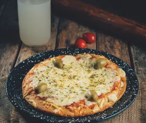 1 Pizza Individual muzzarela + 1 Bebida 500 cc