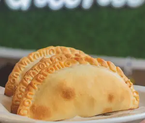 3 empanadas a elección + Bebida 500cc