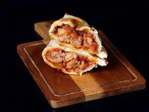 Empanada de chorizo con salsa pomarola
