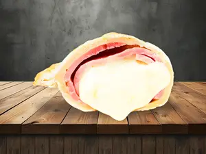 Empanada De Jamón Y Queso