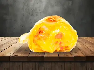 Empanada de salchicha y cheddar