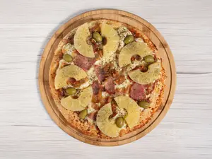 Muzza, jamón crudo y ananá