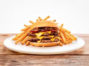 Burger pardiaca triple + papas