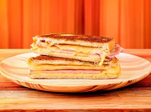 Tostado De Jamón Y Queso