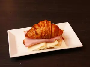 Croissant Jamón Y Queso