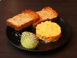 Tostada palta y huevo