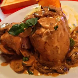 Pechuga grillc/crema de hongos