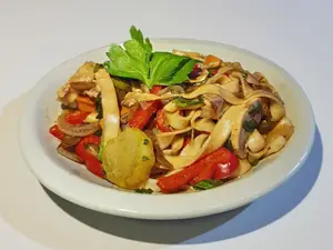 Wok Chaumiem de vegetales
