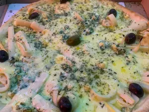 Pizza De Palmitos Al Roquefort