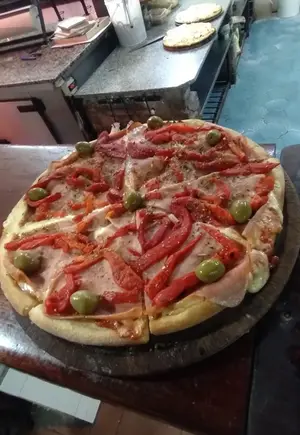Pizza Grande de jamón y morrón