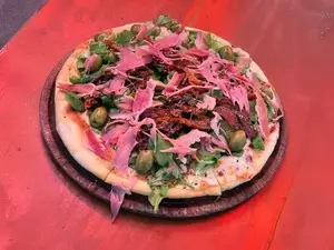 Pizza grande mediterranea