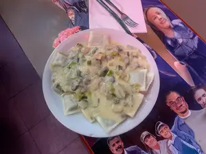 Ravioles ryv con salsa puerro