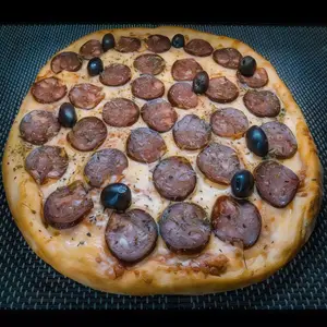 Pizza grande calabresa