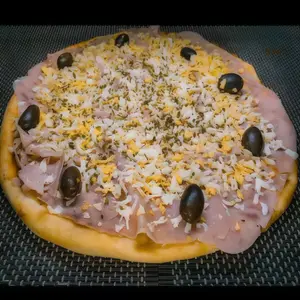 Pizza grande jamón y huevos