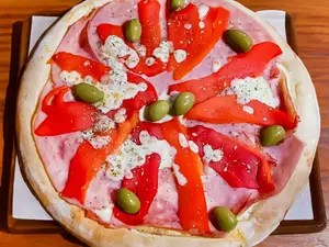 Chica jamón y morrón
