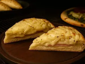 Pizza rellena napolitana