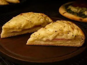 Rellena de jamón y provolone
