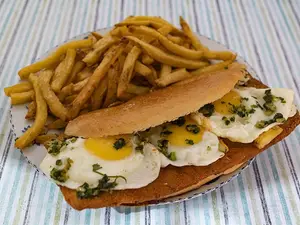 Sandwich De Mila A Caballo