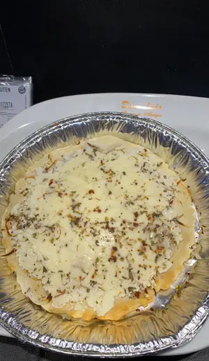 Chica fugazza y muzzarella.a.c