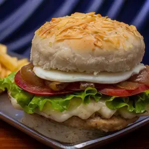 Chicken burger + Papas