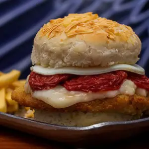 Chicken crispy burger + Papas