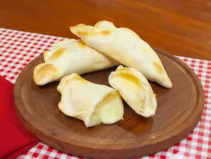 Empanada de cebolla y queso