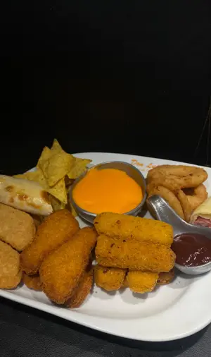 Mix de snacks+ salsa barbacoa