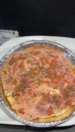 Pizza chica con jamón. A . C
