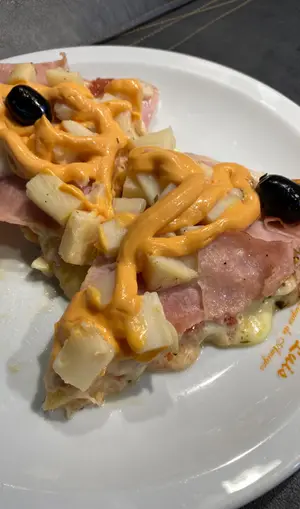 Pizza jamón y palmitos