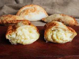 Empanada cuatro quesos