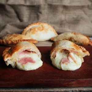 Empanada de jamón y roquefort