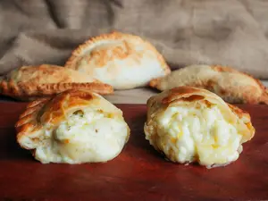 Empanada mozzarella y roque...