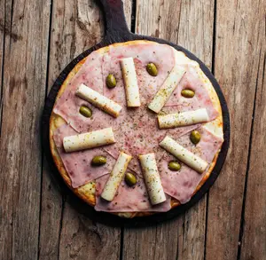 Pizza jamón y palmitos
