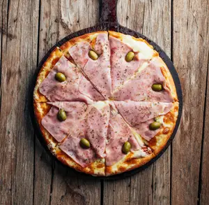 Pizza mozzarella con jamón