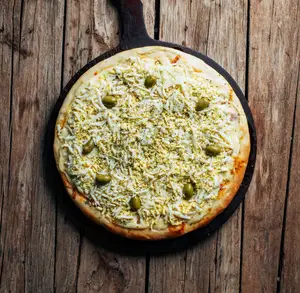 Pizza mozzarella y huevo duro