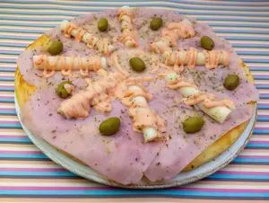 Pizza con palmitos y jamón