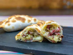 Empanada de calabresa
