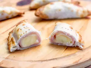 Empanada de jamón y queso