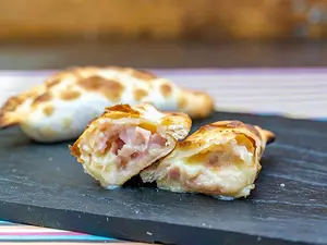 Empanada de roquefort y jamón