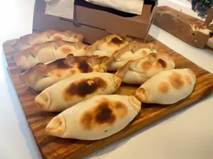 Docena empanada humita