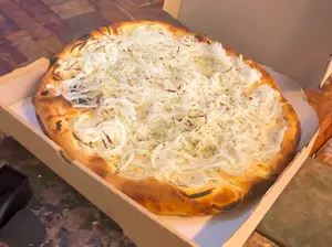 Pizza fugazza con queso