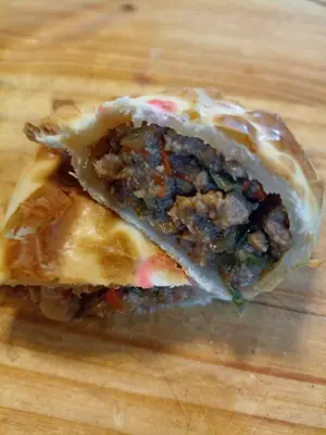 Empanada de carne cortada a cuchillo
