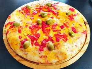 Pizza muzzarella, morrón, cheddar