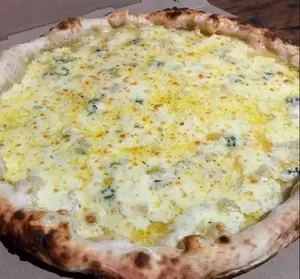 Pizza muzzarella  y roquefort