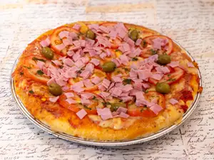 Pizza napolitana con jamón