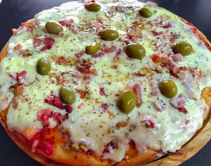 Pizza panceta y roquefort