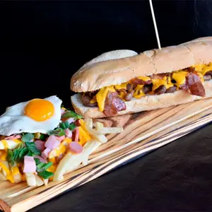 Bondiola cheddar panceta cebolla salteada