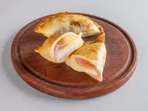 Empanada jamón y queso