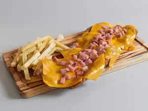Milanesa Cheddar Y Panceta C/Papas Al Plato