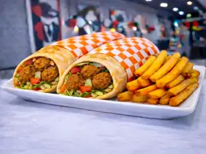 2 sandw. falafel+1 porc. papas